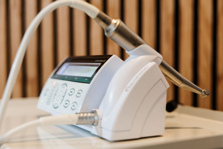 Maschinelle Wurzelkanalaufbereitung | Zahnarzt Schwäbisch Gmünd